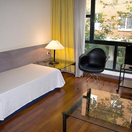 Apartamentos Descartes Barcelona Exterior foto